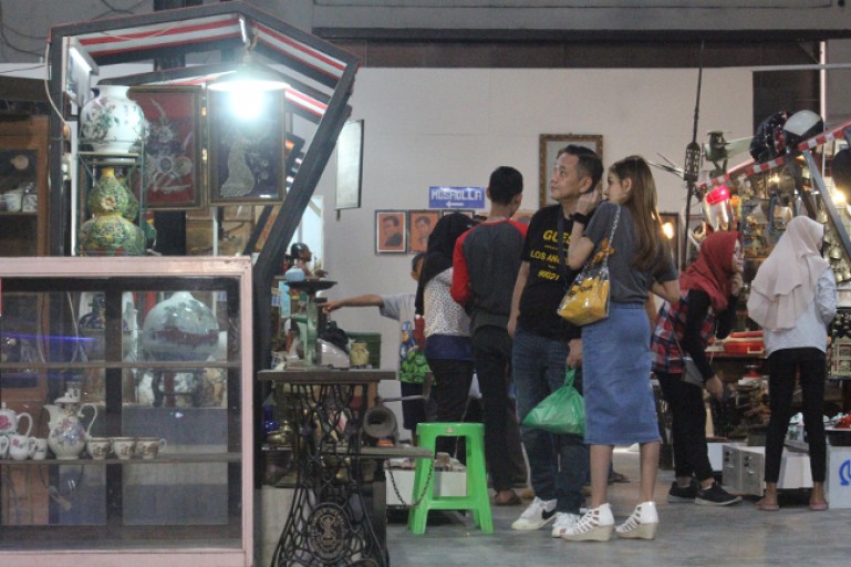 Aneka Produk Menarik dan Antik di GIK Semarang